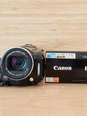Canon VIXIA HF M30 HD Camcorder 8GB Flash Memory, Tested, Made in Japan